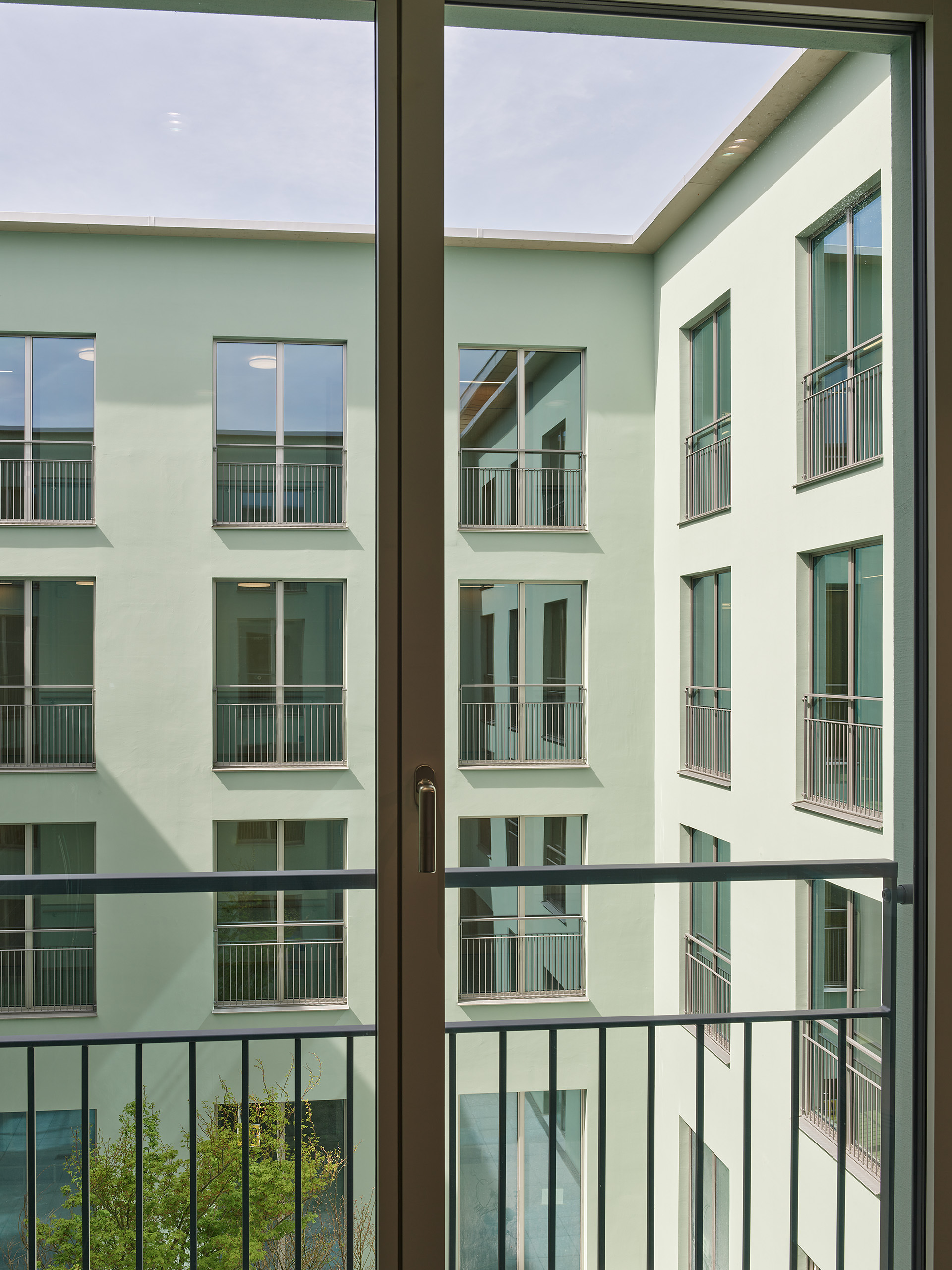 Ahp0068 AIQ4 008543 J2560